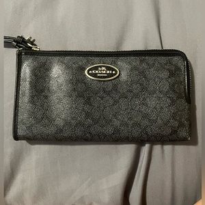 coach wallet/wristlet. (i also listed the matching purse)